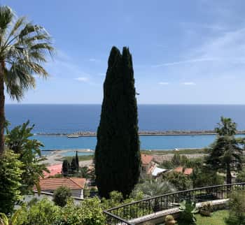 Rent an apartment in Italy by the sea in Ospedaletti