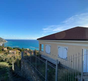 Nieuwe villa in Ospedaletti met uitzicht op zee