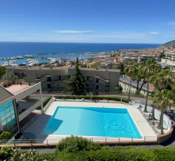 Two-bedroom apartment in Sanremo by the sea