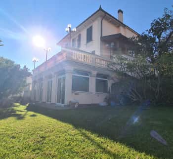 Villa en San Remo 270 m2 con jardín