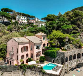 Rent luxury villa in Albisola