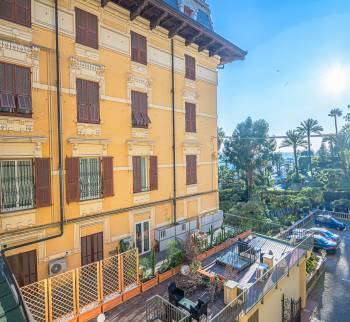Apartment in the center of Sanremo on the sea