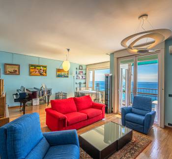 Dwupoziomowy apartament z plażą w Sanremo