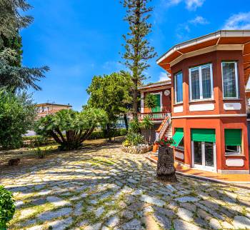 Villa en Sanremo junto al mar 380 m2