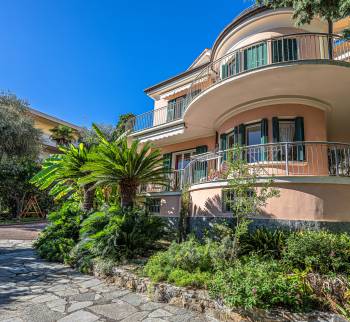 Villa i Sanremo 100 meter från havet