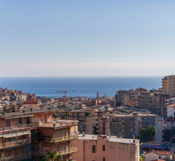 Trerumslägenhet i Sanremo med havsutsikt