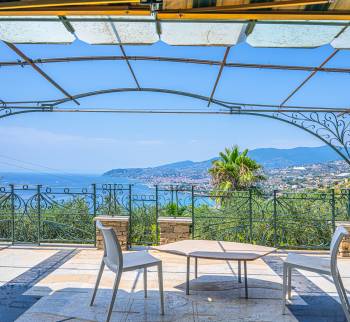 Villa in Sanremo mit Meerblick