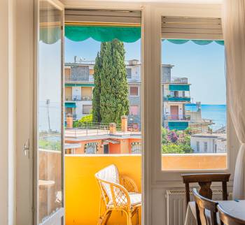 Apartamento de dois quartos em Sanremo