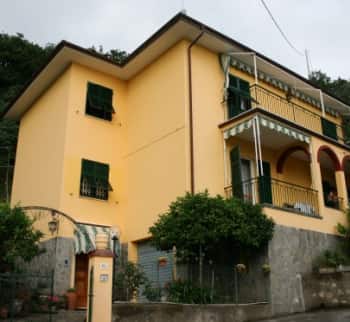 В городе Монелья, Италия продам виллу с садом по цене 1375000 euro