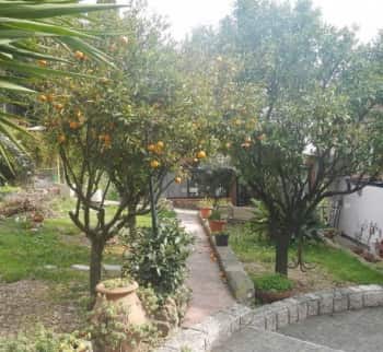 Сдаётся дом с садом вблизи моря город Sanremo, Италия