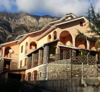 Город Триора, Лигурия продаётся отель с садом. Цена 715000 €