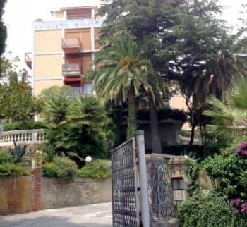 Продаётся квартира с садом у моря в Сан-Ремо, Лигурия
