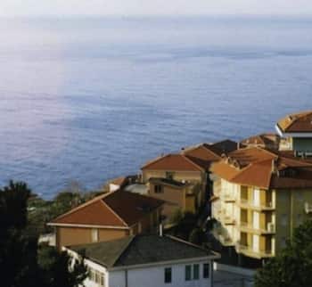Продаётся однокомнатная квартира с садом в городе San Lorenzo al Mare, Лигурия по цене 80000 euro