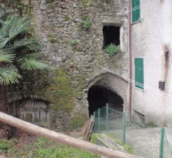 Продаётся недорого  дом в г.Сеста Годано, Лигурия, Италия
