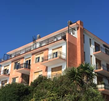 Продажа дома на море в Империя, элитная недвижимость в Италии