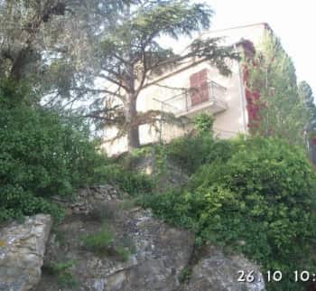 Продам большой дом рядом с морем в Империя, Италия