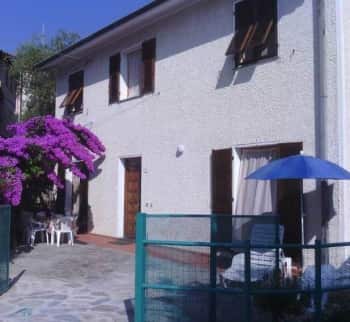 В Диано-Арентино, Лигурия, Италия продам дом по цене 308000 euro