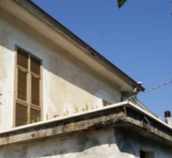 В г.Каличе-аль-Корновильо, Лигурия продаётся дом с садом. Цена 68000 €