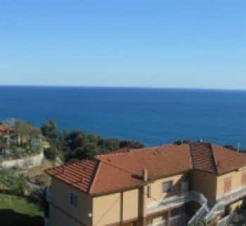 Снять однокомнатную квартиру на море город Чипресса, Лигурия, Италия по цене 480 euro