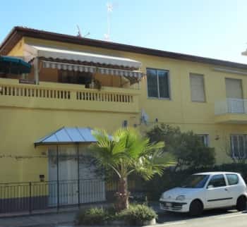 Продаётся однокомнатная квартира у моря  город San Bartolomeo Al Mare, Лигурия
