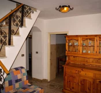 В городе Кьюзанико, Италия продаётся двухэтажный дом. Цена 176000 €