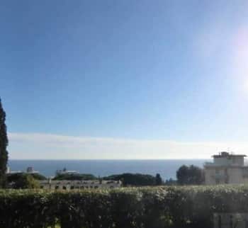 Продажа новых апартаментов в Санремо на море в Лигурии