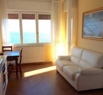 Апартаменты с великолепным видом на море в Бордигера.