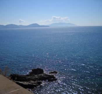 Вилла с панорамным видом на море в Италии