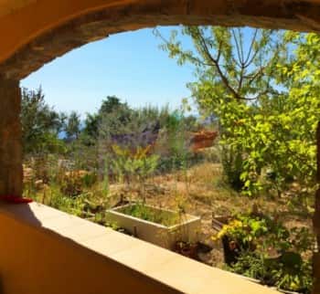 Недвижимость в Италии, с садом в Бордигере. Вид на сад