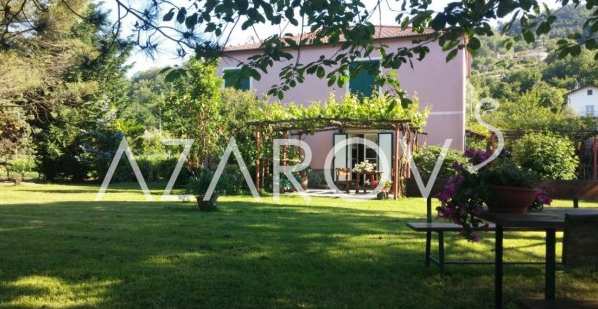 Город Карро, Лигурия, Италия продаётся вилла с садом. Цена 539000 евро