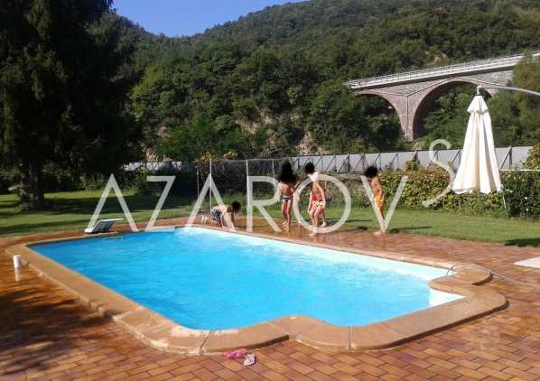В Изола дель Кантоне, Италия купить объект жилой недвижимости с садом. Цена 215000 €