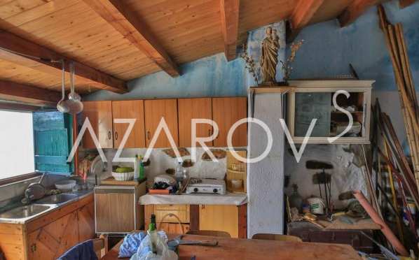 Продаётся отдельный дом вблизи моря в Ла Специя, Лигурия, Италия. Цена 105000 €