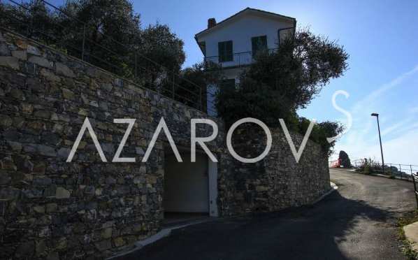 В Дзоальи, Лигурия продаётся дом с садом по цене 1320000 euro