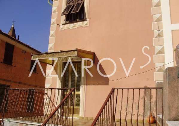 Продаётся отдельный дом с садом город Castiglione-Chiavarese, Лигурия. Цена 115000 евро
