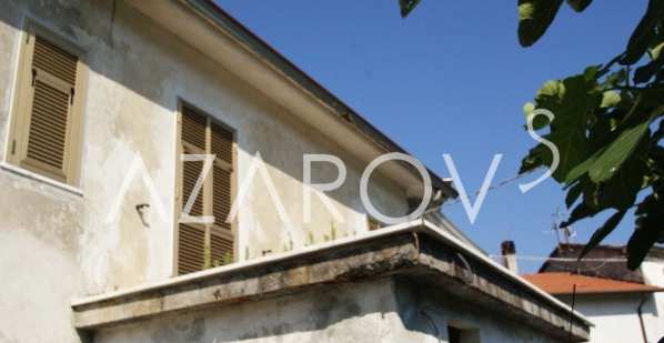 В г.Каличе-аль-Корновильо, Лигурия продаётся дом с садом. Цена 68000 €