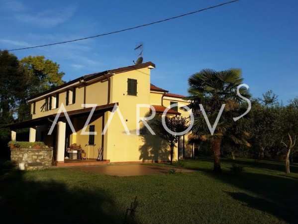 Город Кастельнуово-Магра, Лигурия, Италия продаётся дом по цене 858000 euro