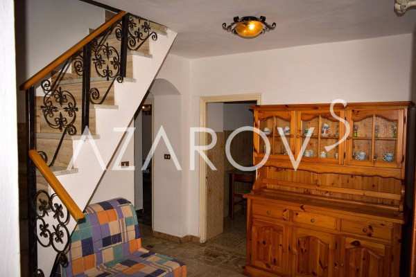 В городе Кьюзанико, Италия продаётся двухэтажный дом. Цена 176000 €