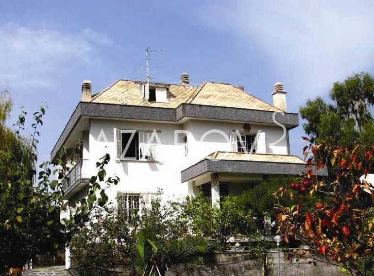В Лоано, Италия продаётся дом. Цена 1210000 евро
