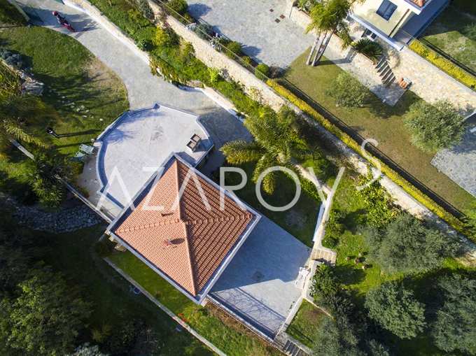 Villa in een gezellige hoek van Bordighera met uitzicht op de zee en Monaco