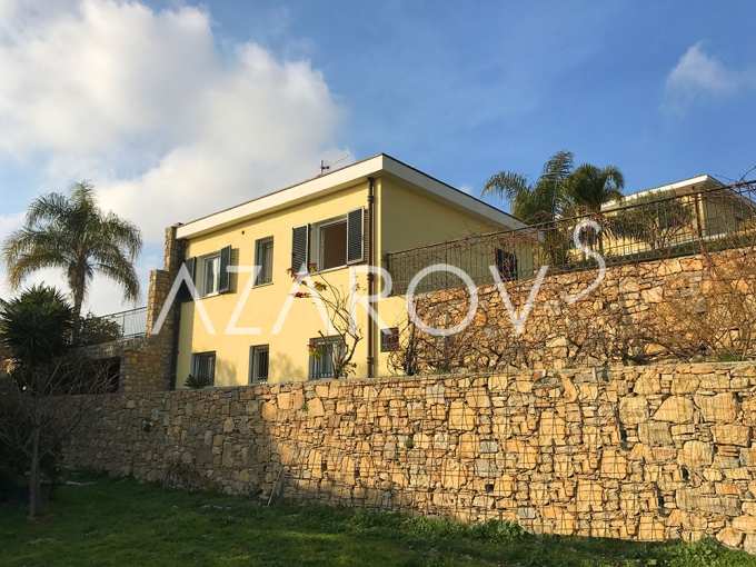 Villa in einer gemütlichen Ecke von Bordighera mit Blick auf das Meer und ...