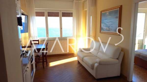 Апартаменты с великолепным видом на море в Бордигера.