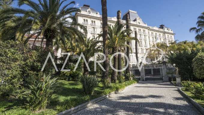 Lyx och elegans, villa i Sanremo nära havet och hundraåriga palmer