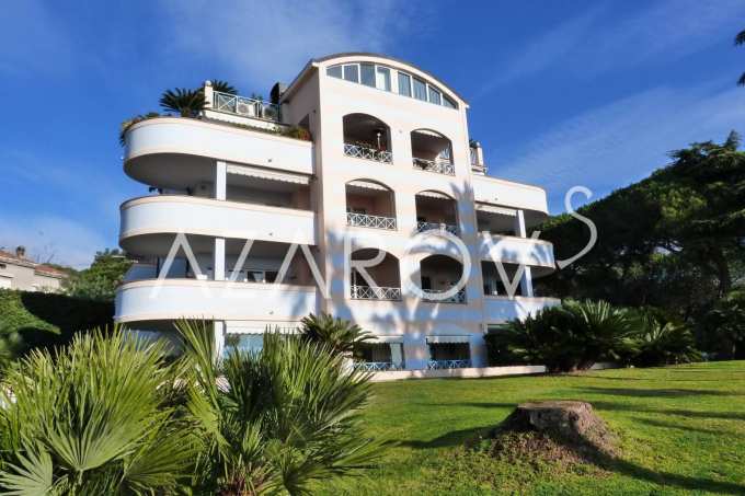 Apartamento en una villa con vistas panorámicas al mar en San Remo
