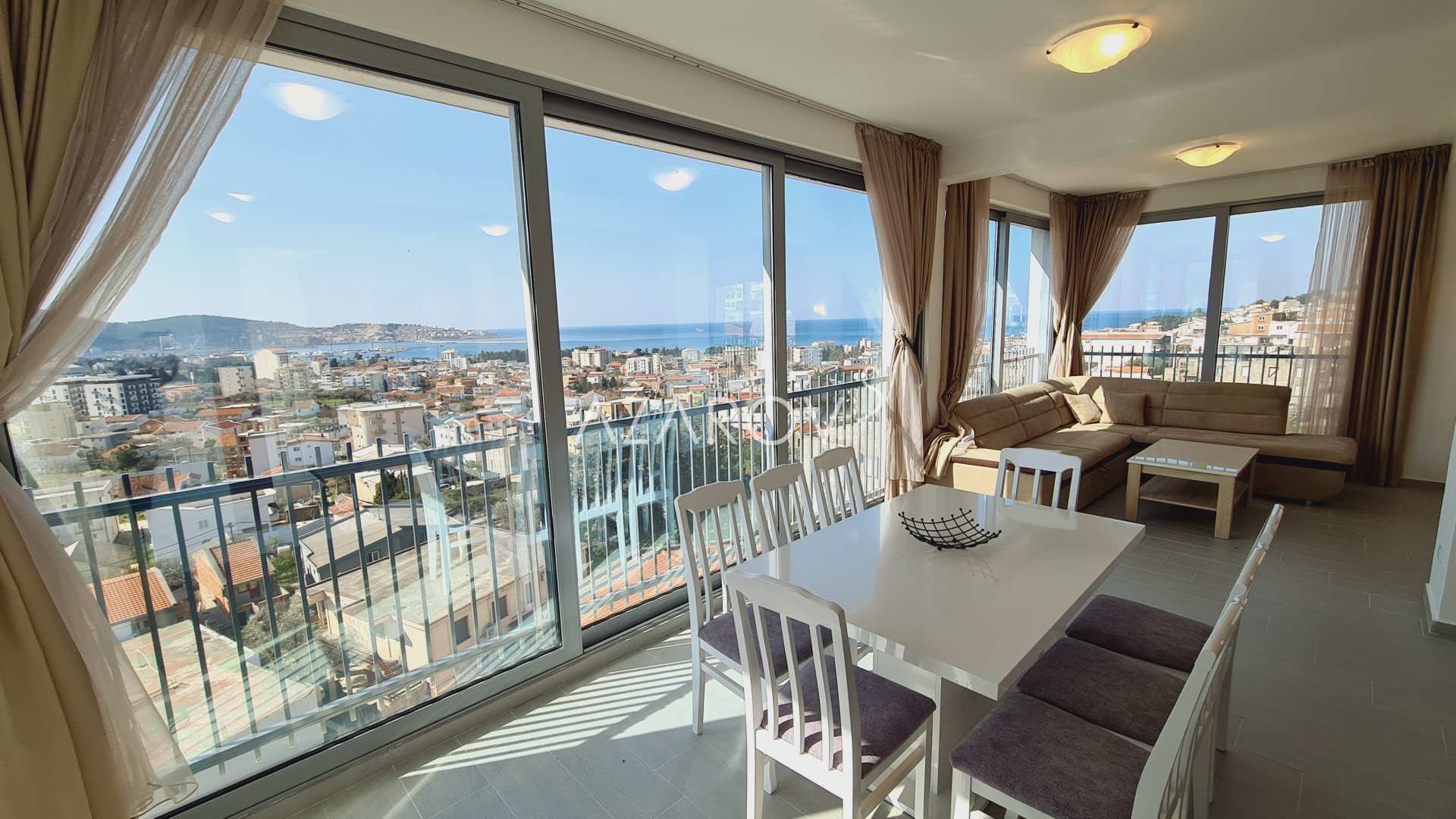 Nieuw penthouse in Montenegro, de stad Bar met uitzicht op zee