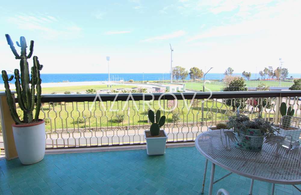 Appartement avec terrasse et vue mer à Sanremo