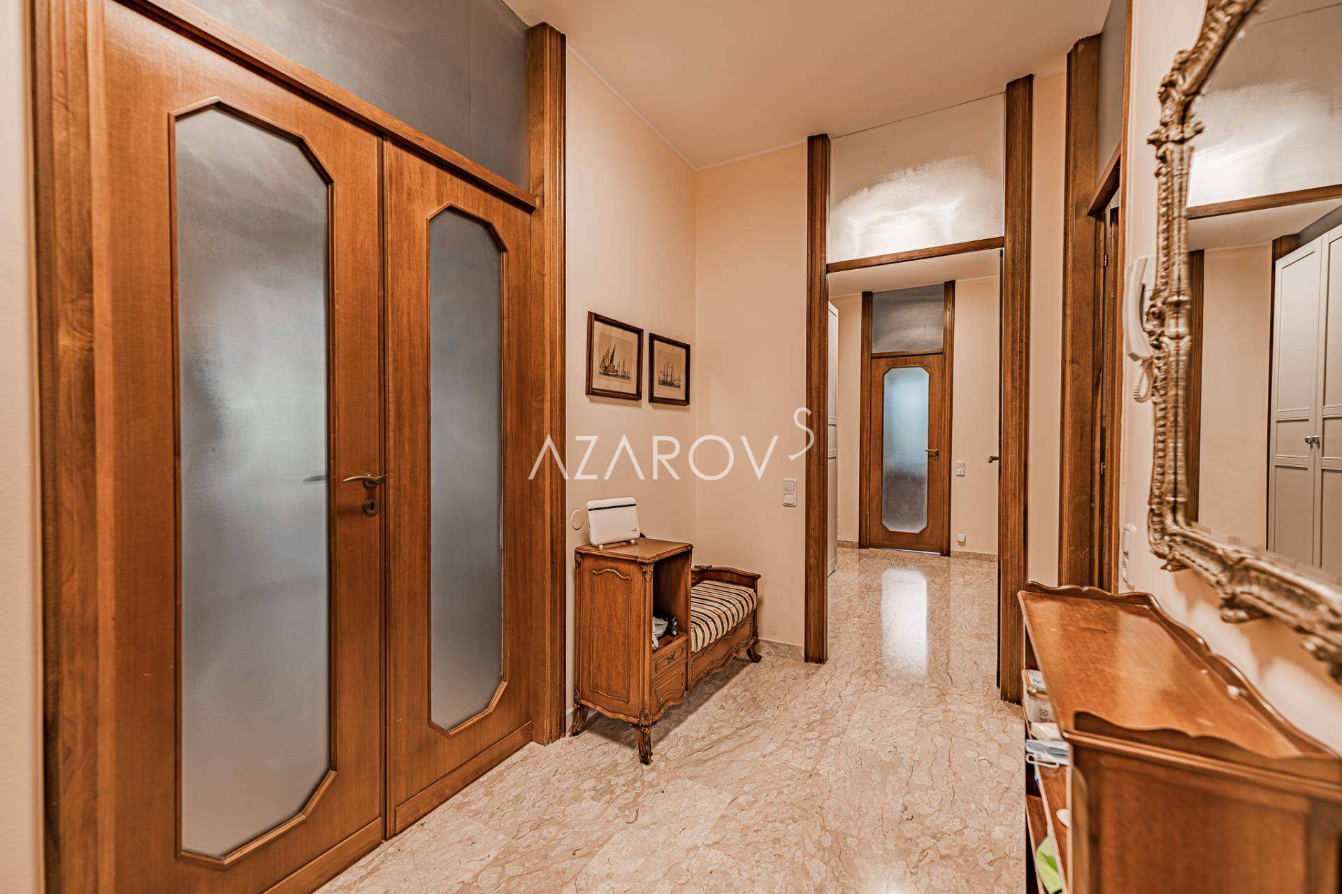 Apartamento de tres habitaciones en venta en Sanremo