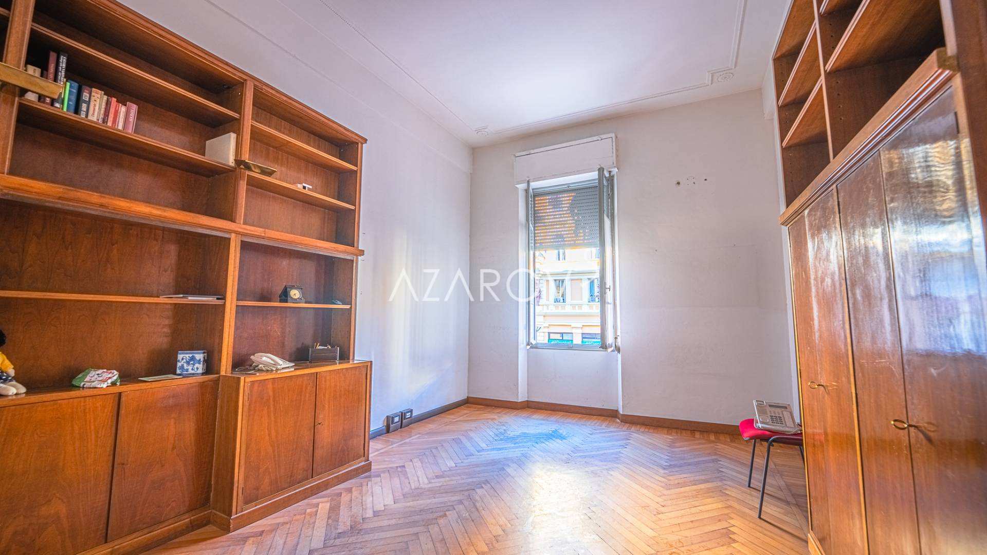 Te koop vierkamer appartement in Sanremo
