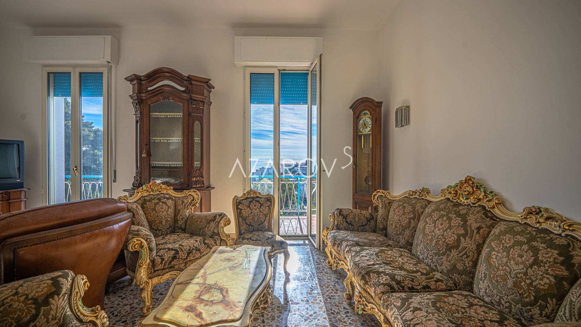 Treværelses lejlighed til salg i Sanremo