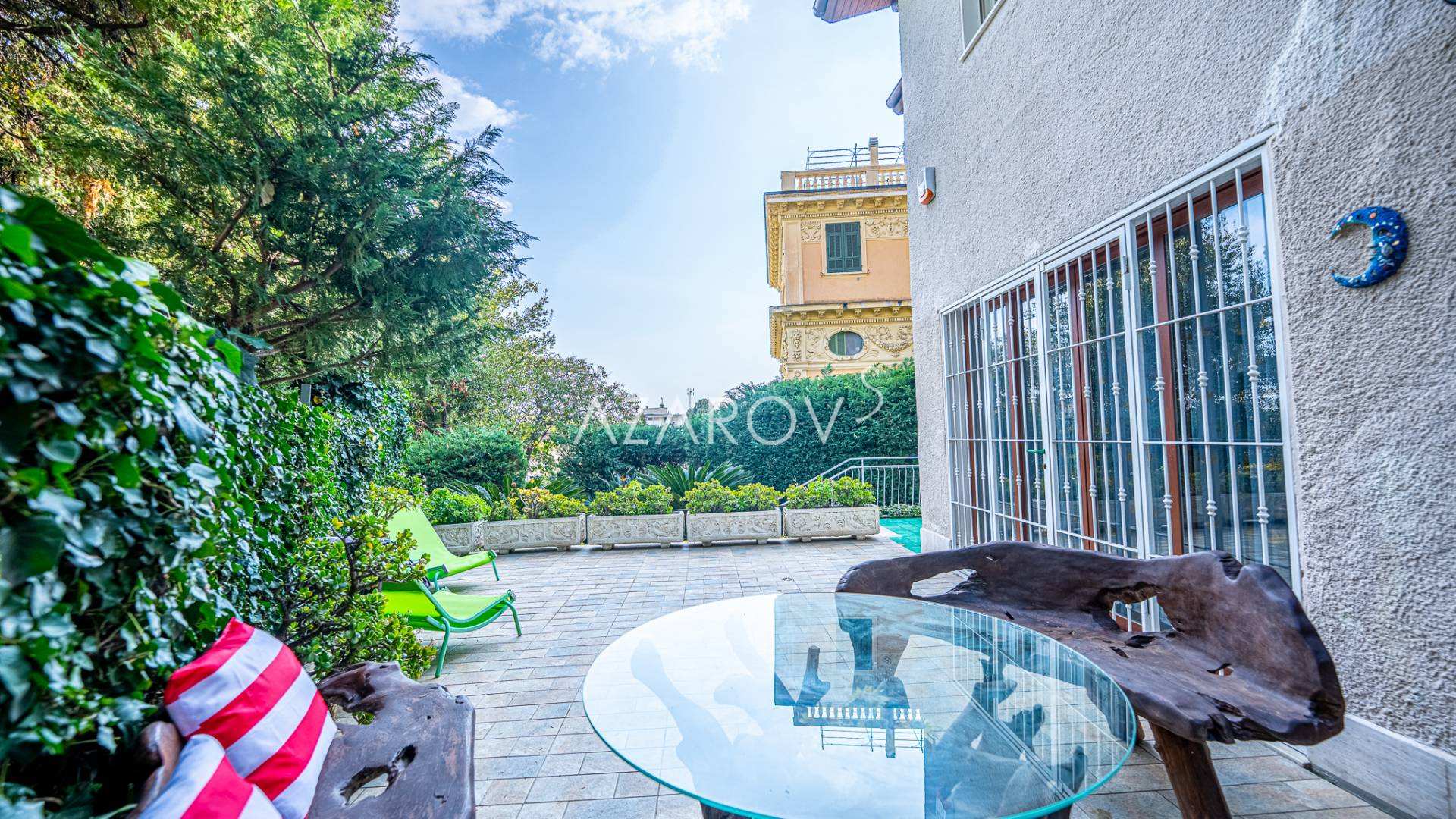 Villa in het centrum van Sanremo vlakbij de zee