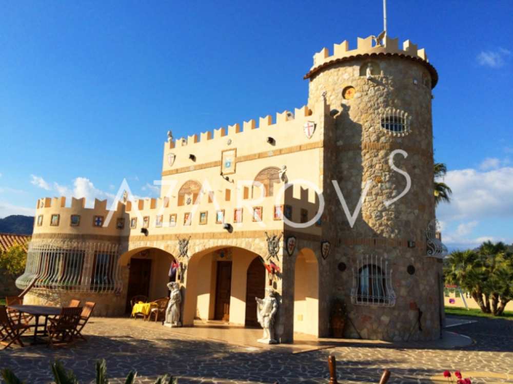 Köp Villa-Castle i Italien, Ligurien